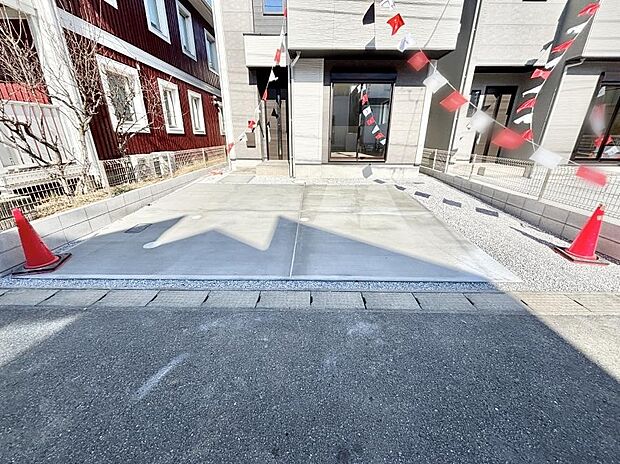 【駐車場】◆1号棟◆～Parking～　駐車場２台置けます！(車種による)自転車置き場や物置場として、お子様の遊ぶスペースとして、ゆとりある敷地だからこそ可能な多用途にご利用いただけるスペースです。