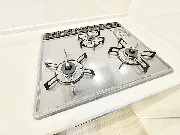 【その他設備(ガスコンロ)】三口ガスコンロでお料理が一気にはかどりそう  