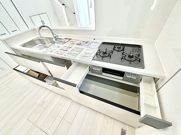 【その他設備(スライド収納)】◆１号棟◆使いやすさを優先したスライド式収納タイプ！