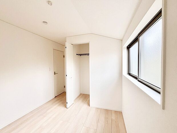 【寝室】収納が充実しているので居住スペースを広々使えます