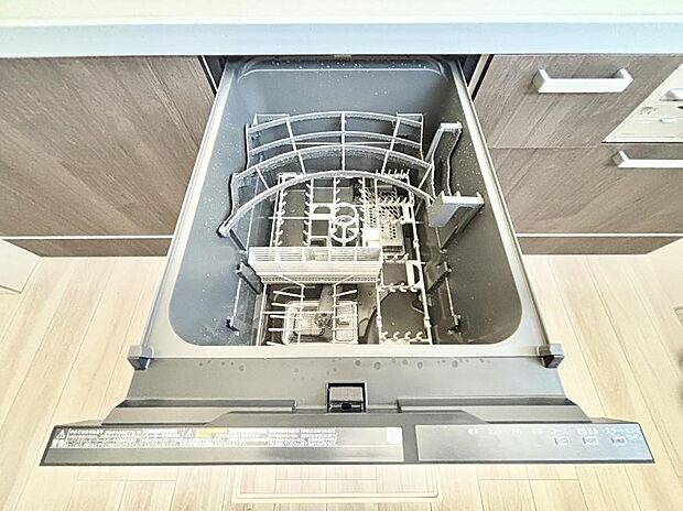 【その他設備(食洗機)】◆1号棟◆面倒なお片づけは食洗機にお任せ!家事の負担が減って、時間にも気持ちにもゆとりができます。