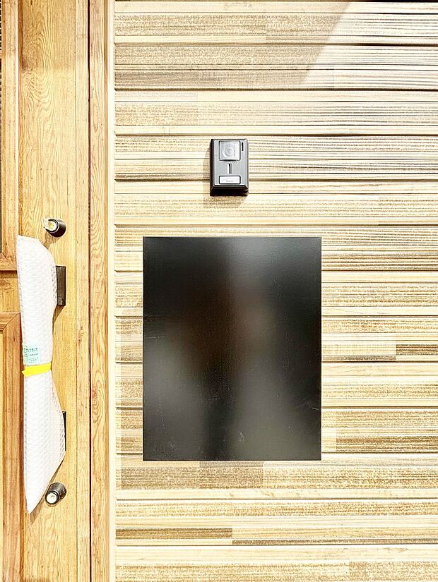 【その他現地】シンプルデザインのポスト。