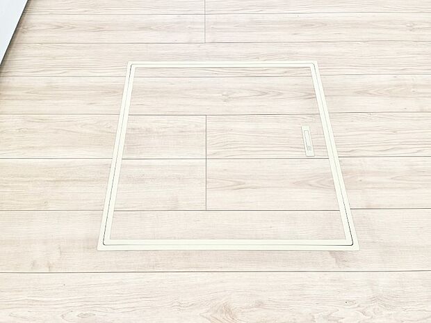 【その他設備(床下収納)】床下収納付き!日用品・非常用品の収納にも大活躍。