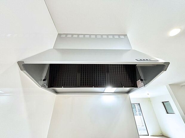 【その他設備(レンジフード)】基本的なお手入れはフィルターのみ!お手入れのしやすさも魅力です。