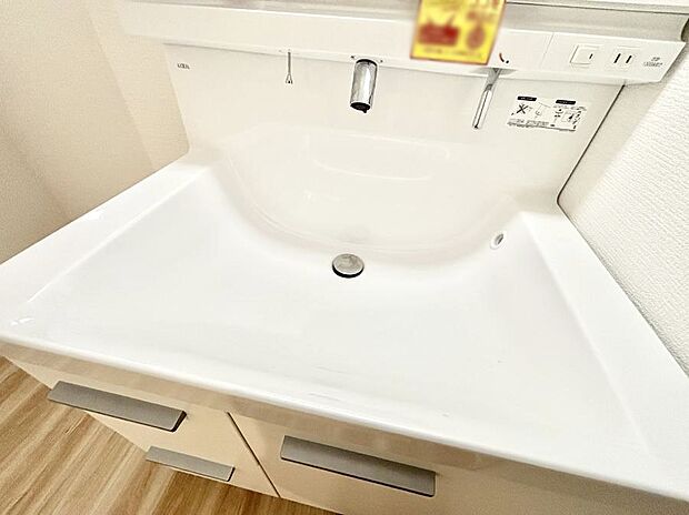 【その他設備(ハンドシャワー水栓)】ハンドシャワー付き!使いやすい洗面台。