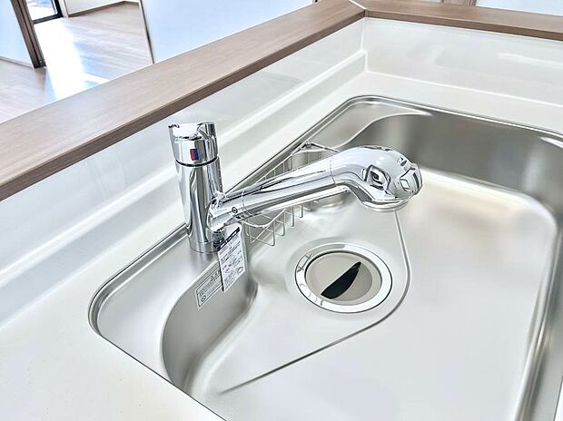 【その他設備(浄水器)】◆C号棟◆いつでも清潔なおいしいお水を。一つの水栓で水道水と浄水を使い分け。