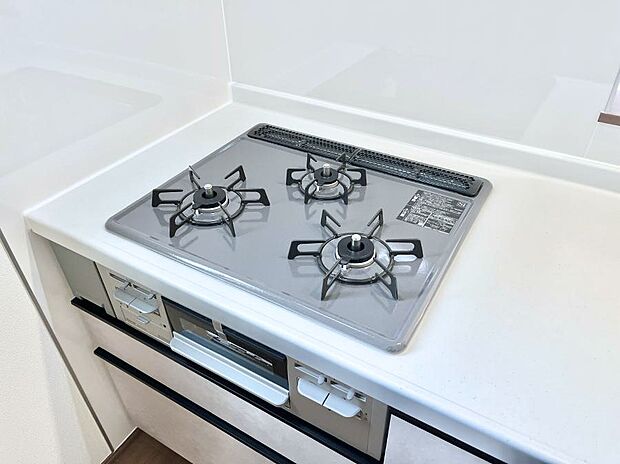 【その他設備(Siセンサーコンロ)】◆C号棟◆ガスコンロはSiセンサー搭載。火力調節や焦げ付き・消し忘れも防いでくれます。