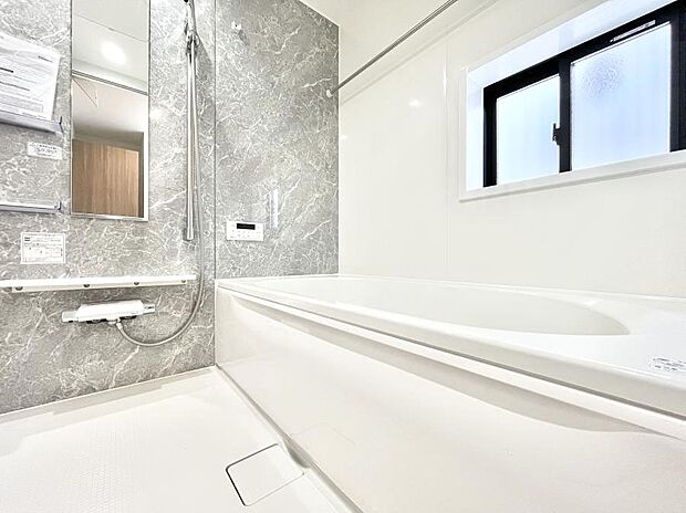 【浴室】落ち着いた雰囲気でゆっくりお寛ぎいただけるバスルーム