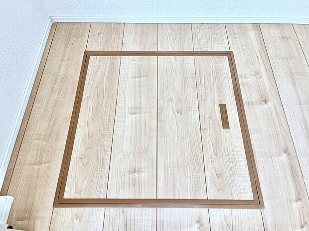 【その他設備(床下収納)】◆１号棟◆床下収納付き！日用品・非常用品の収納にも大活躍。