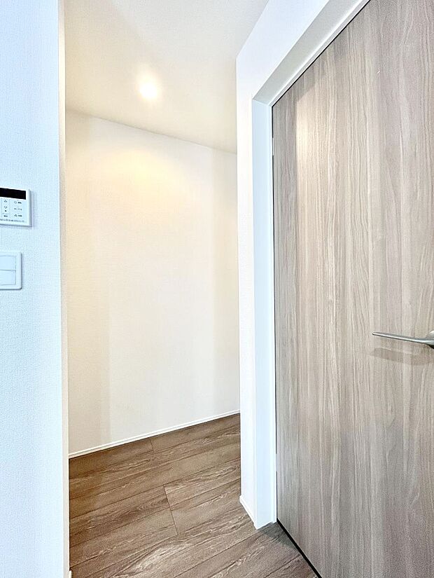 【その他設備(パントリー)】キッチンにはパントリー！食材のストックはもちろん、日用品の収納など使い方はいろいろ！