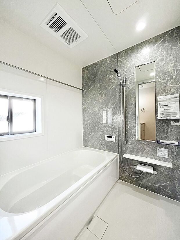 【浴室】落ち着いた雰囲気でゆっくりお寛ぎいただけるバスルーム