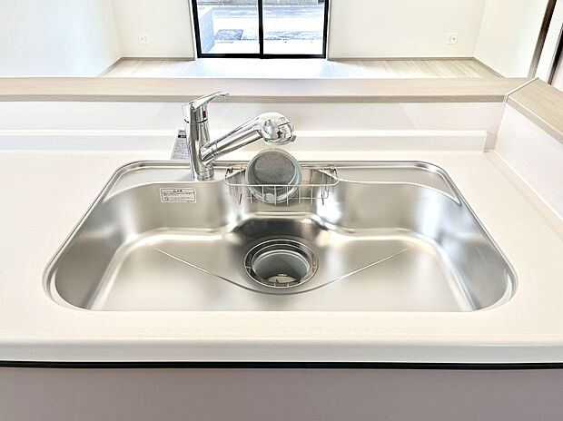 【その他設備(シンク)】広々としたシンクでお料理やお皿洗いもラクラク快適に!