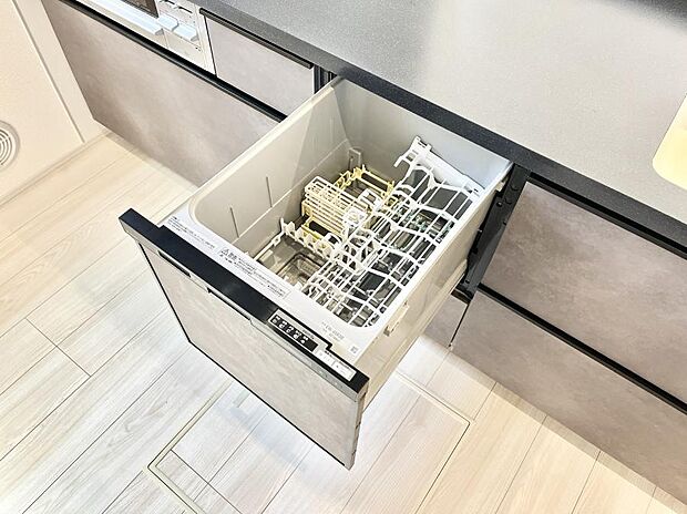 【その他設備(食洗機)】面倒なお片づけは食洗機にお任せ！家事の負担が減って、時間にも気持ちにもゆとりができます。