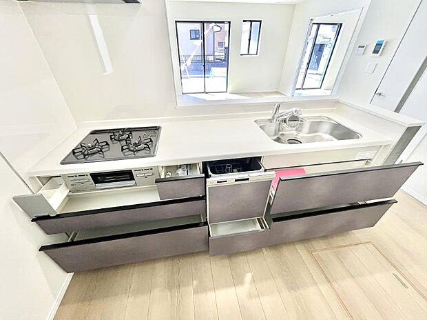 【その他設備(スライド収納)】◆A号棟◆スライド式収納なので上からの出し入れが可能!腰をかがめずに楽々!