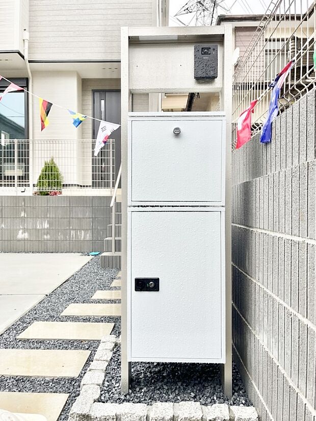 【その他現地】「宅配ボックス」　時間を気にせず宅配物をいつでも安全に受け取れます。 
