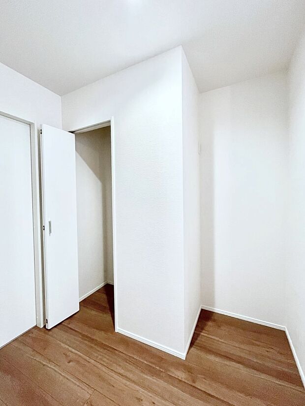 【その他設備(パントリー)】キッチンにはパントリー!食材のストックはもちろん、日用品の収納など使い方はいろいろ!