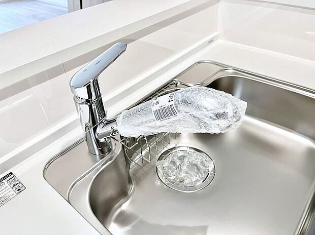 【その他設備(浄水器)】いつでも清潔なおいしいお水を。一つの水栓で水道水と浄水を使い分け。