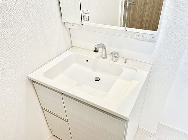 【その他設備(ハンドシャワー水栓)】ハンドシャワー付き!使いやすい洗面台。