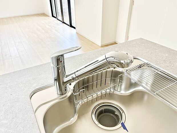 【その他設備(蛇口一体型浄水器)】いつでも清潔なおいしいお水を。一つの水栓で水道水と浄水を使い分け。