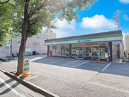 ファミリーマート八柱桜通り店 450m