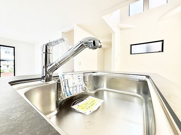 【その他設備(浄水器)】いつでも清潔なおいしいお水を。一つの水栓で水道水と浄水を使い分け。