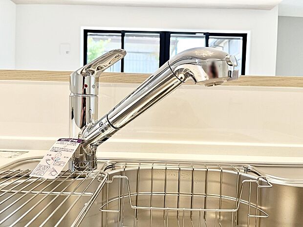 【その他設備(蛇口一体型浄水器)】浄水器一体型のキッチンで洗い物用・料理用と切り替え簡単!