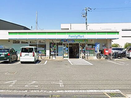 ファミリーマート流山初石店 240m