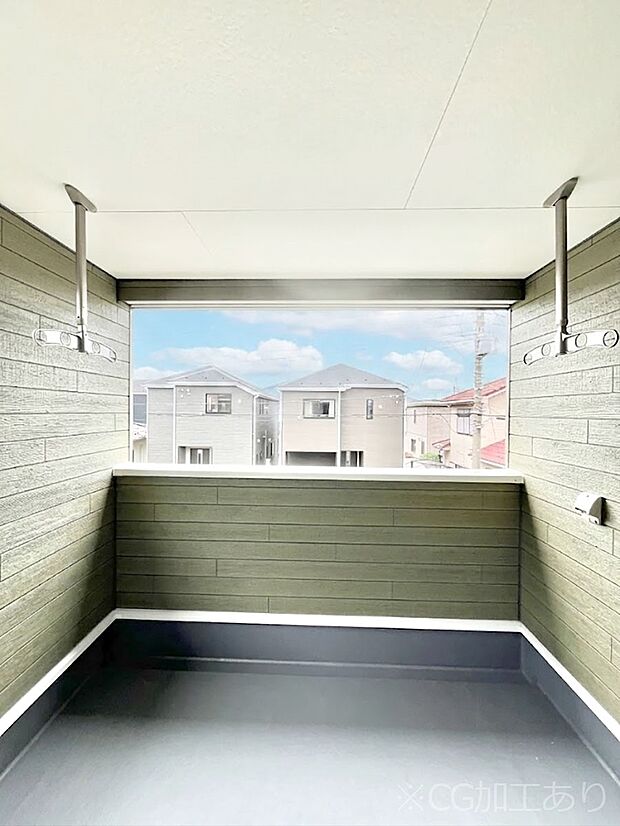 【バルコニー】～Balcony～　インナーバルコニーは洗濯物を干すスペースとして急な雨で洗濯物が濡れてしまうのを防いでくれます◎チェアでくつろいだり、夏には周りを気にせずビニールプールが楽しめますね♪