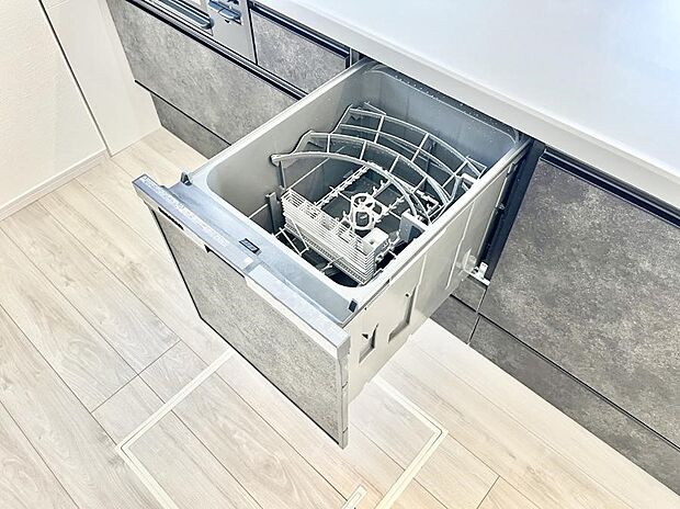 【その他設備(食洗機)】◆1号棟◆面倒なお片づけは食洗機にお任せ!家事の負担が減って、時間にも気持ちにもゆとりができます。