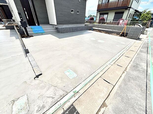 【駐車場】◆A号棟◆~Parking~ 駐車場2台置けます!(車種による)自転車置き場や物置場として、お子様の遊ぶスペースとして、ゆとりある敷地だからこそ可能な多用途にご利用いただけるスペースです。