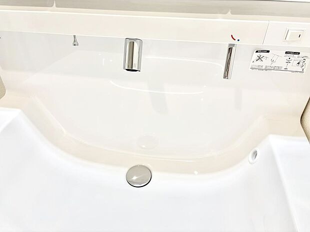 【その他設備(ハンドシャワー水栓)】◆A号棟◆ハンドシャワー付き!使いやすい洗面台。