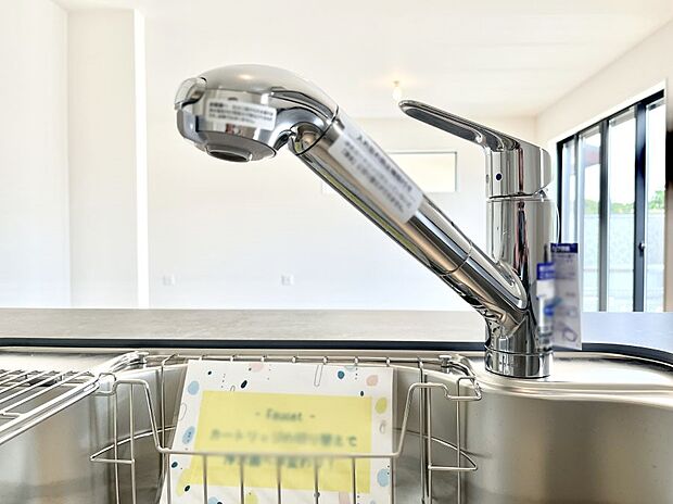 【その他設備(浄水器)】いつでも清潔なおいしいお水を。一つの水栓で水道水と浄水を使い分け。
