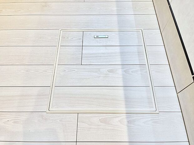 【その他設備(床下収納)】床下収納付き!日用品・非常用品の収納にも大活躍。