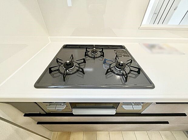 【その他設備(3口コンロ)】◆A号棟◆三口ガスコンロでお料理が一気にはかどりそう