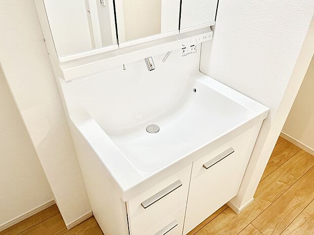 【その他設備(シャワー水栓)】ハンドシャワー付き！使いやすい洗面台。