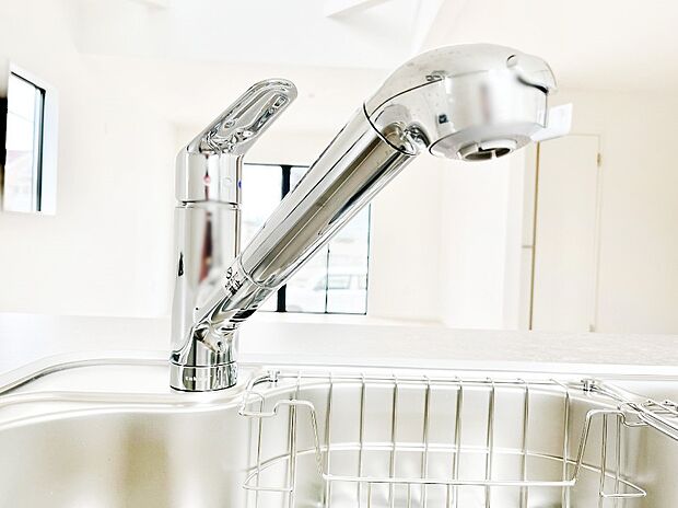 【その他設備(浄水器)】いつでも清潔なおいしいお水を。一つの水栓で水道水と浄水を使い分け。