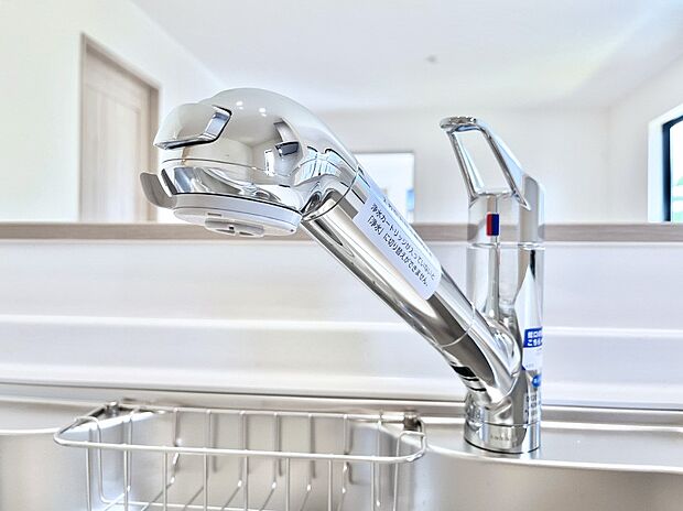 【その他設備(浄水器)】◆A号棟◆いつでも清潔なおいしいお水を。一つの水栓で水道水と浄水を使い分け。