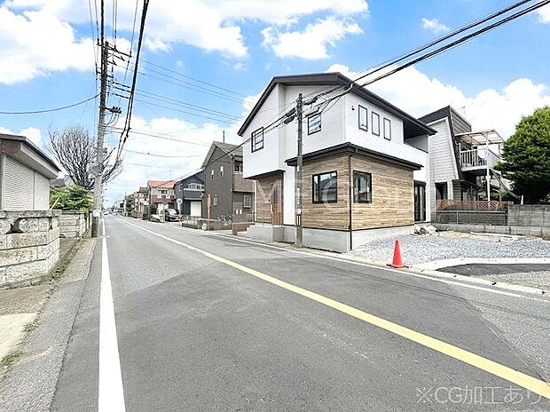 【前面道路含む現地写真】～Exterior～　前面道路：北西7.08m公道、南西6.01m公道、北東4m私道　住宅地になっているので車量も少なく、静かな立地です。子育て環境も良好♪周辺環境もあわせてご案内させて頂きます。 