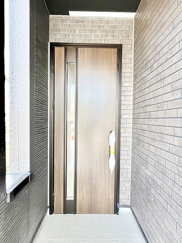 【玄関】大切な家族、来客を出迎える玄関。