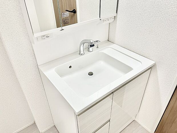 【その他設備(シャワー水栓)】ハンドシャワー付き!使いやすい洗面台。