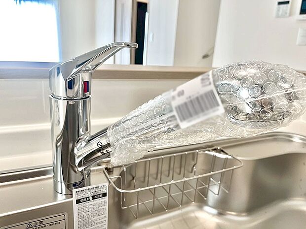 【その他設備(浄水器)】いつでも清潔なおいしいお水を。一つの水栓で水道水と浄水を使い分け。