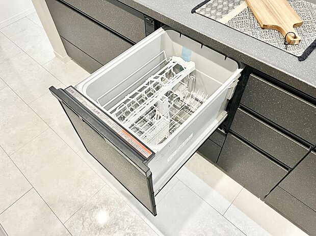 【その他設備(食洗機)】面倒なお片づけは食洗機にお任せ！家事の負担が減って、時間にも気持ちにもゆとりができます。