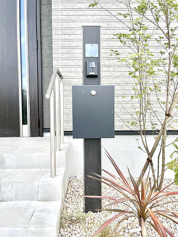 【その他現地】◆A号棟◆シンプルデザインのポスト。
