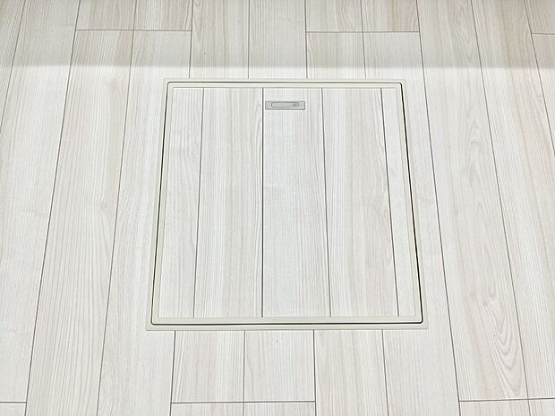 【その他設備(床下収納)】床下収納付き!日用品・非常用品の収納にも大活躍。