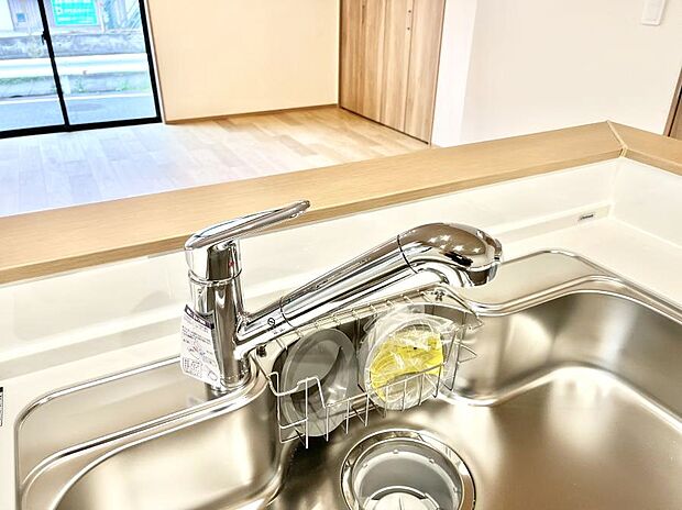 【その他設備(浄水器)】いつでも清潔なおいしいお水を。一つの水栓で水道水と浄水を使い分け。