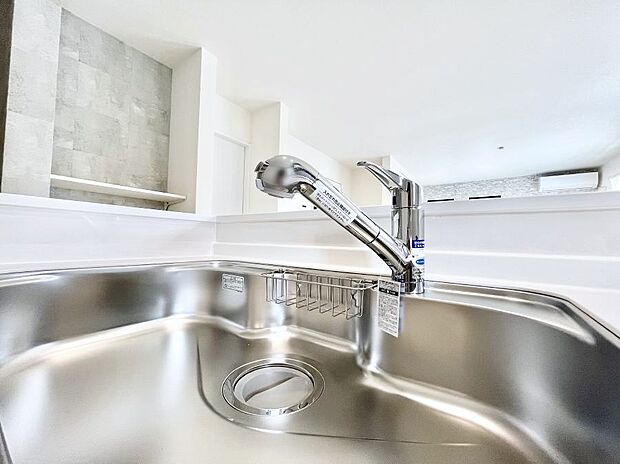 【その他設備(浄水器)】◆C号棟◆いつでも清潔なおいしいお水を。一つの水栓で水道水と浄水を使い分け。