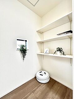 その他設備(キッチン横収納)