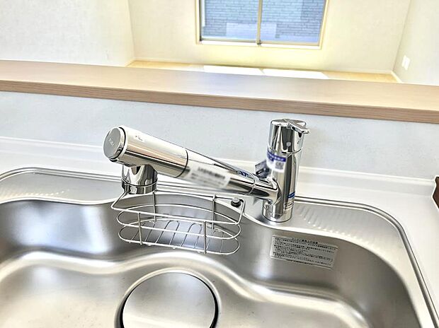 【その他設備(浄水器)】いつでも清潔なおいしいお水を。一つの水栓で水道水と浄水を使い分け。