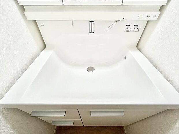 【その他設備(ハンドシャワー水栓)】◆１号棟◆ハンドシャワー付き！使いやすい洗面台。