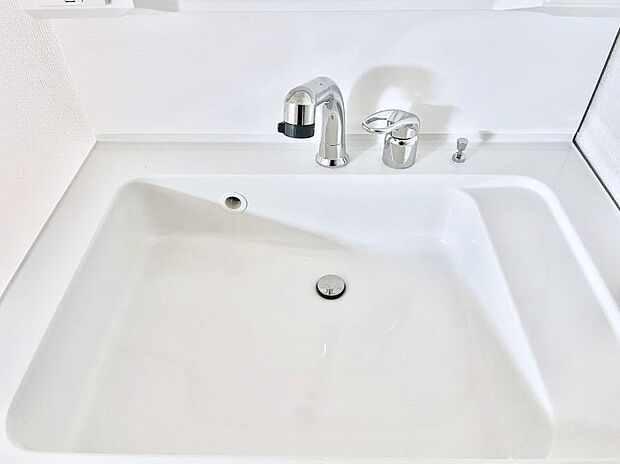 【その他設備(ハンドシャワー水栓)】◆1号棟◆ハンドシャワー付き!使いやすい洗面台。